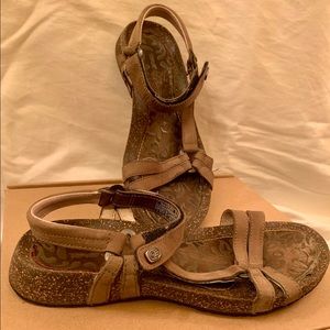 Popular Teva Ysidro sandal